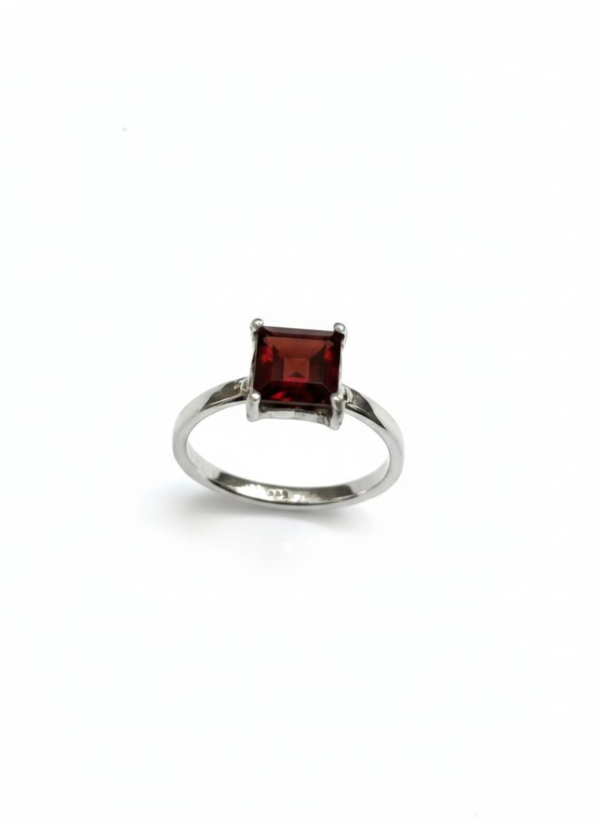 GARNET RING