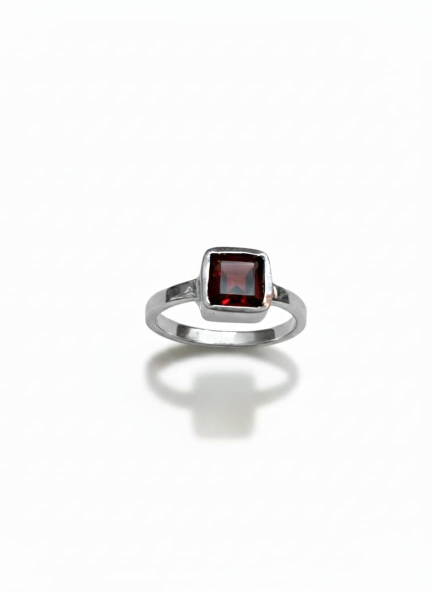 GARNET RING