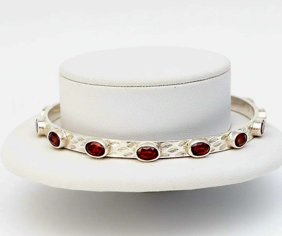 GARNET BANGLE