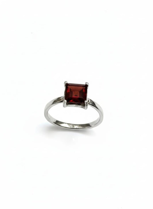 GARNET RING