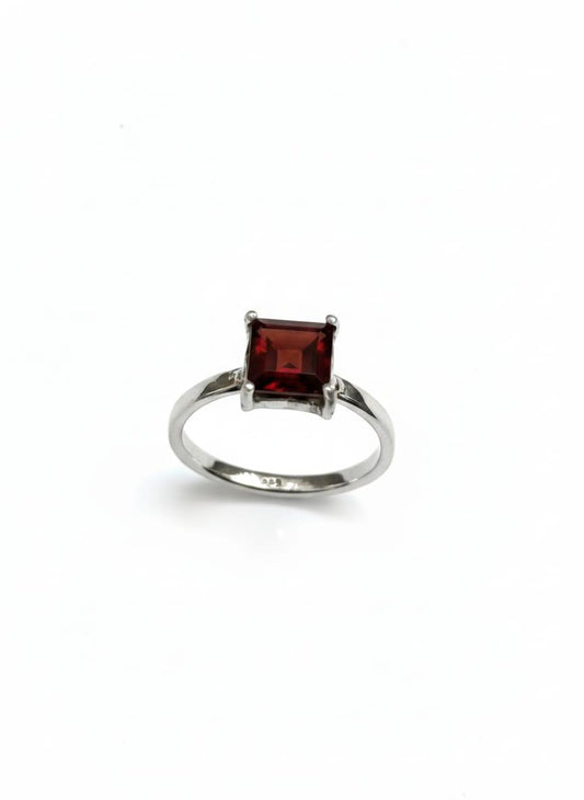 GARNET RING