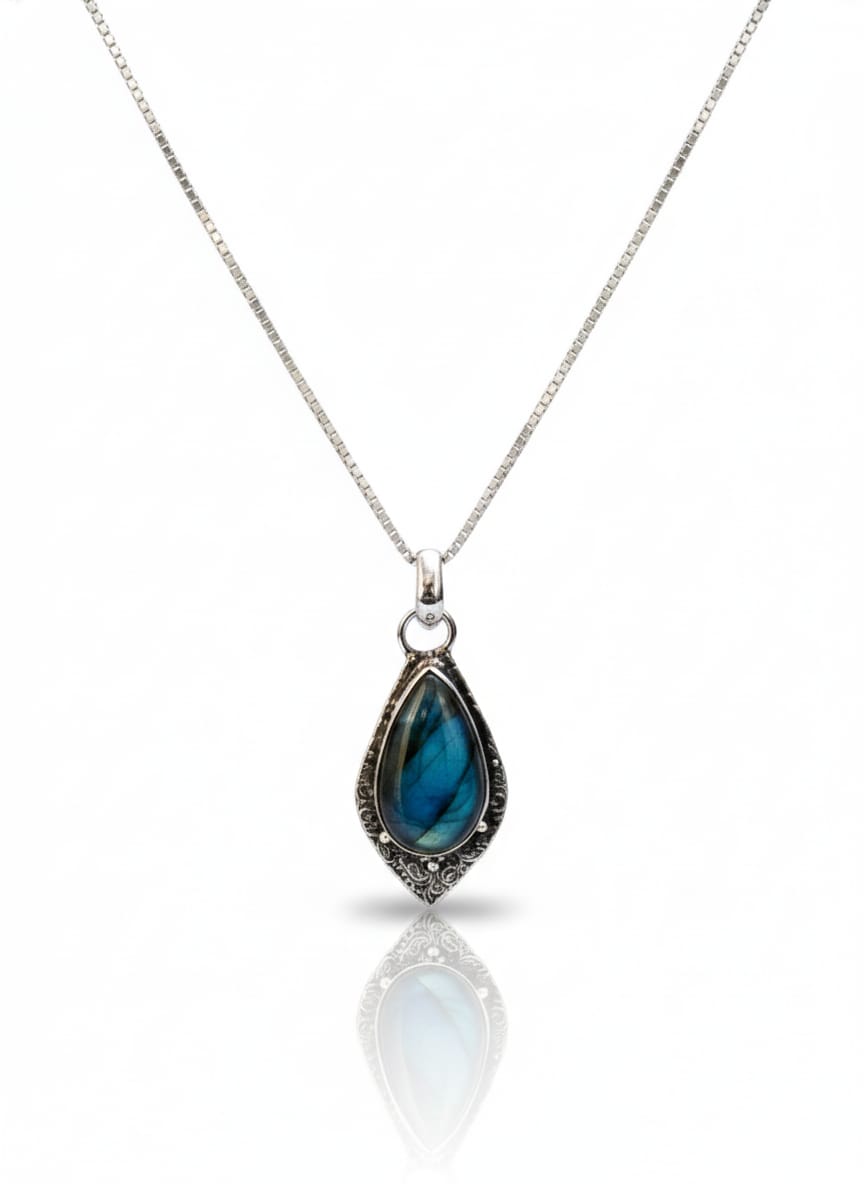 LABRADORITE PENDANT