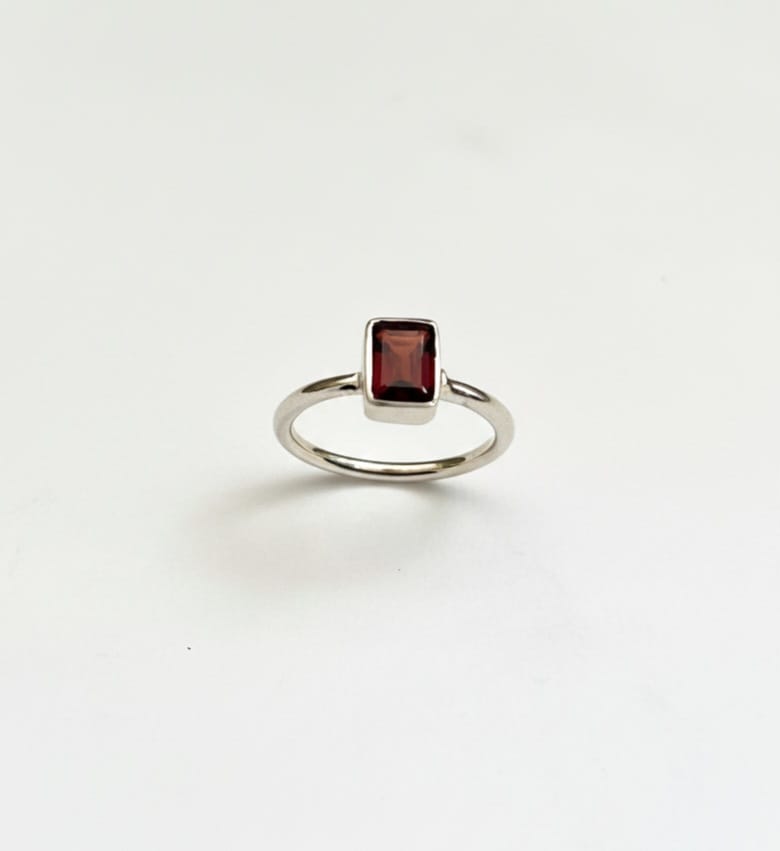 GARNET RING