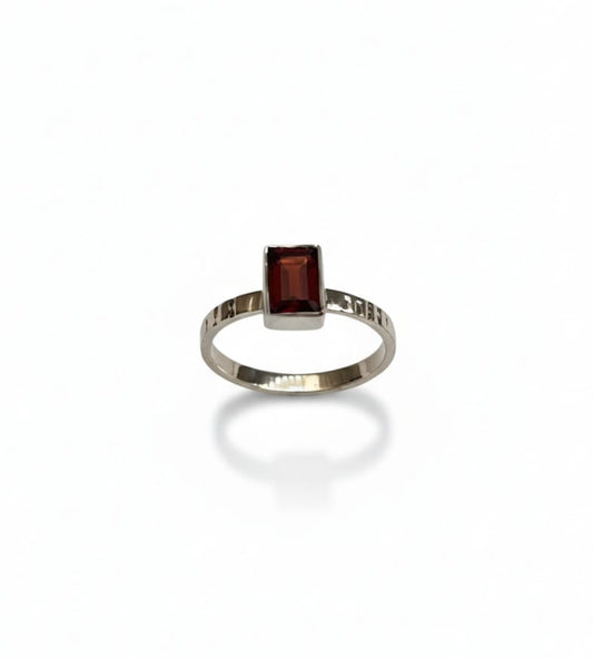 GARNET RING