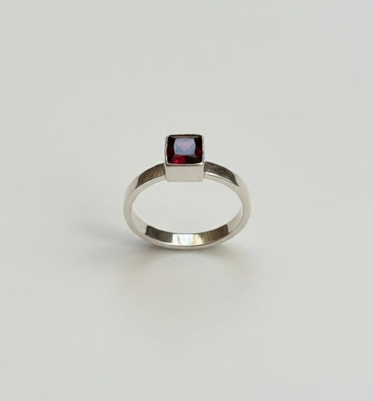 GARNET RING
