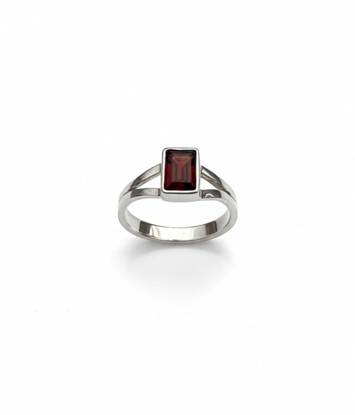 GARNET RING